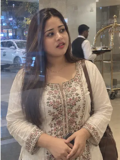 Deepa, Bangalore escort from Hebbal, waiting in a hotel lobby