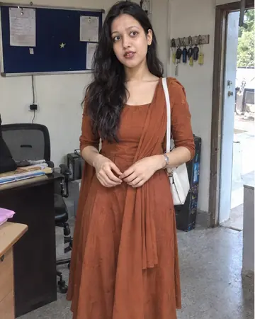 Aditi, escort in Noida, lives near Sector 62