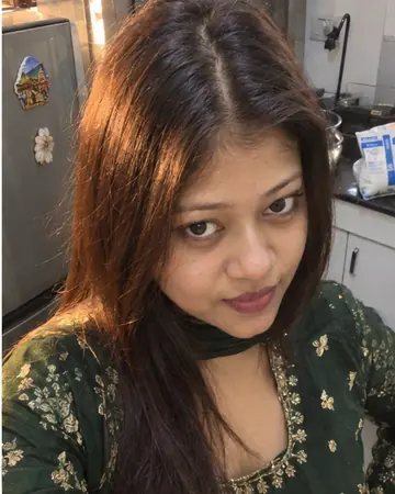 Megha, escort in Noida, lives near Gaur City, Noida Extension